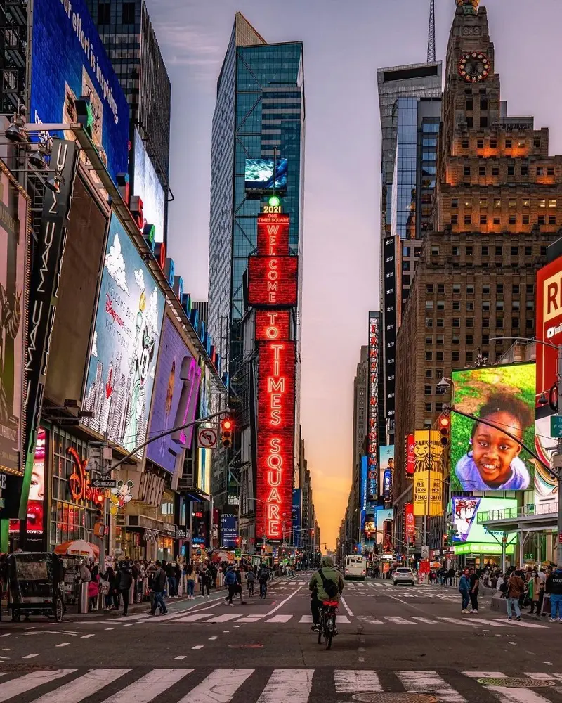 Photo collage of the places to visit in Times Square