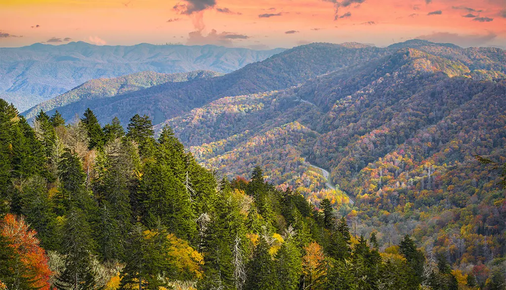 The mesmerizing sunset view of the Great Smoky Mountains National Park 