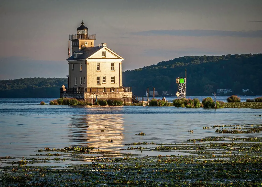 Tranquil beauty of lighthouse at Rondout Lighthouse