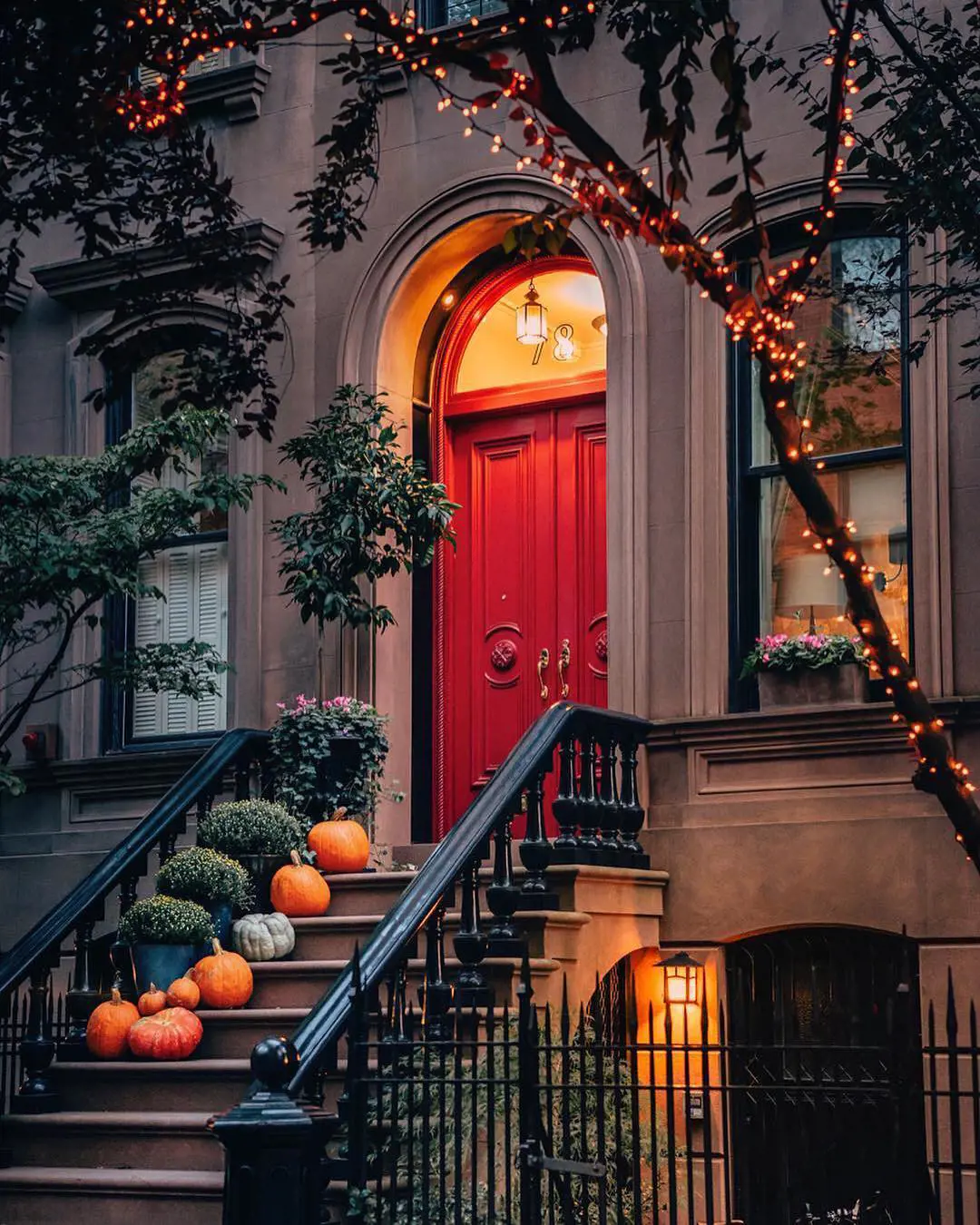 Halloween spirit in NYC (photo by @joethommas)