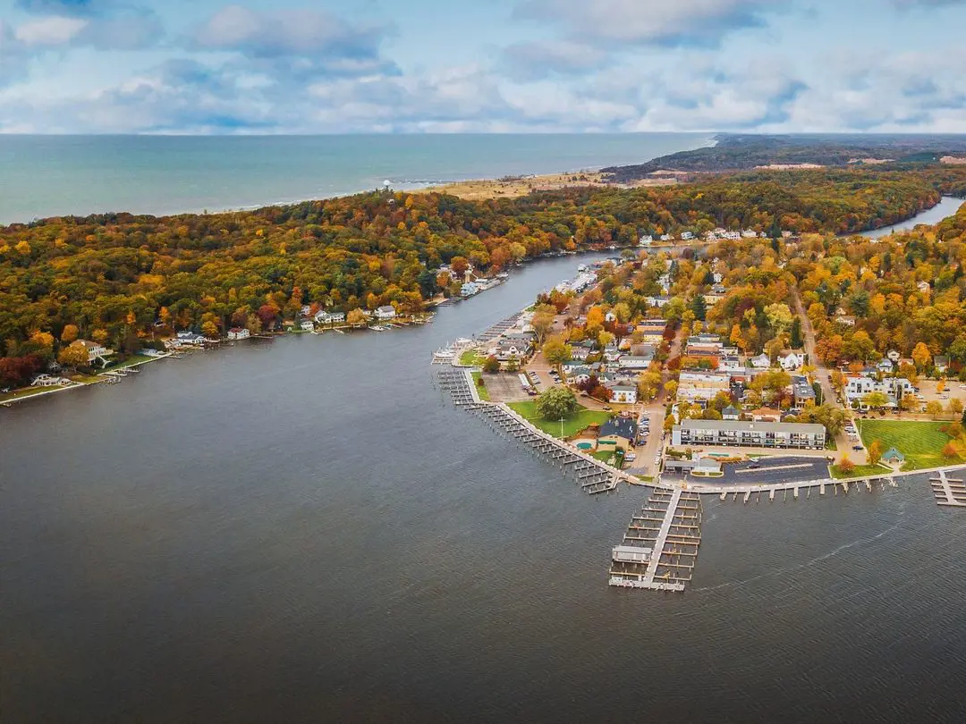 Saugatuck is nicknamed as the Fire Island or Provincetown of the Midwest.