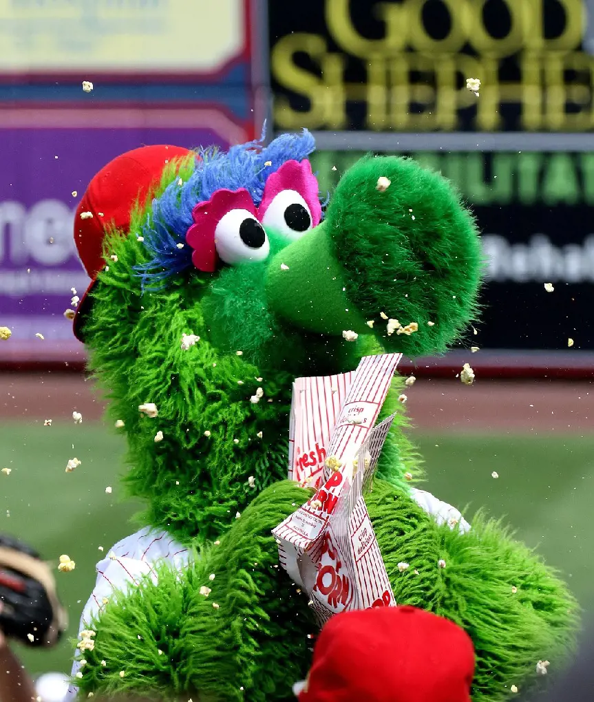 Phillie Mascot eating popcorn