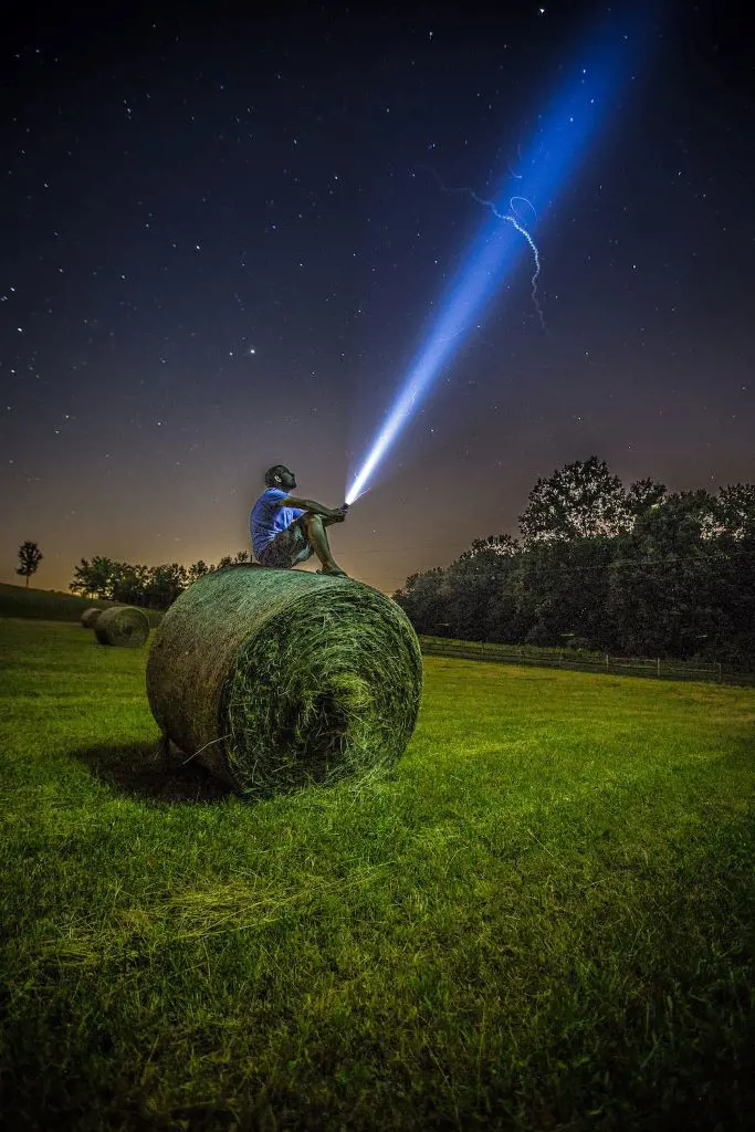 A flashlight illustration in a starry night