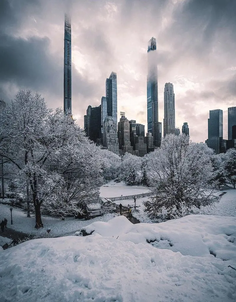 Stunning snow covered Central Park view (photo by @aarrronw)