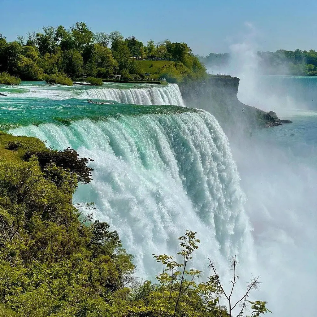 Falls view captured from Niagara State Park (photo by @ianbeers)