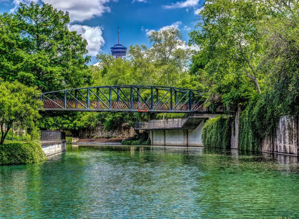 A mesmerizing view of San Antonio Riverwalk captured by Bob Howen.