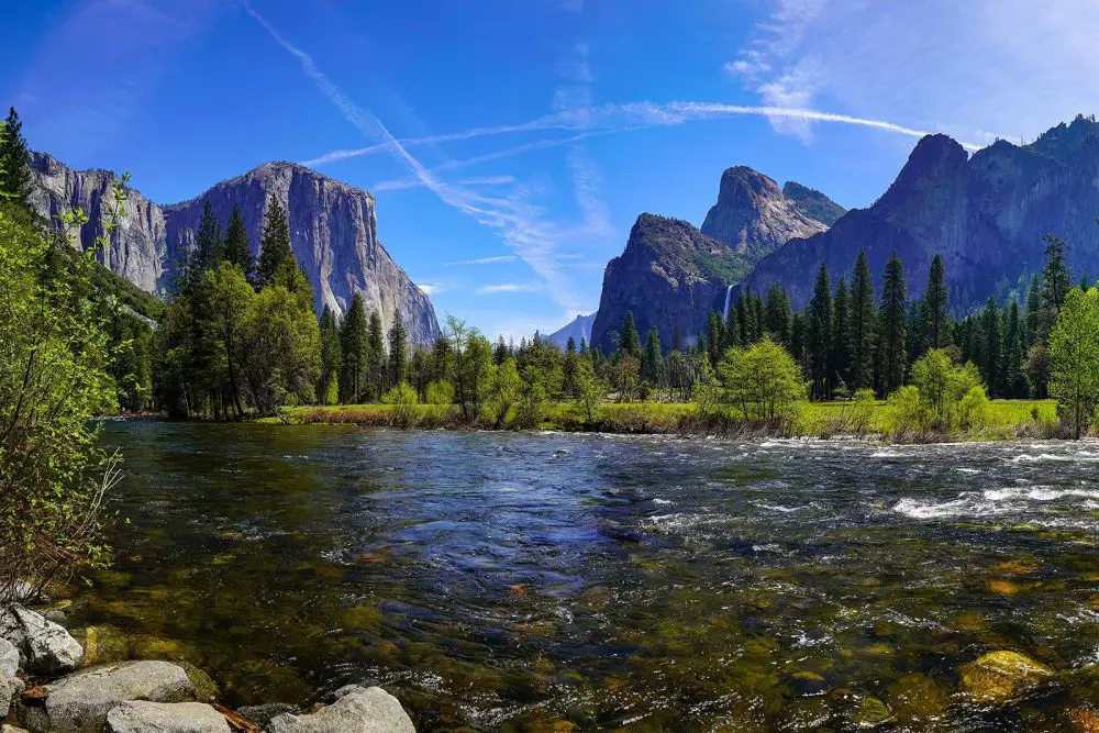 The scenic view of Yosemite National Park