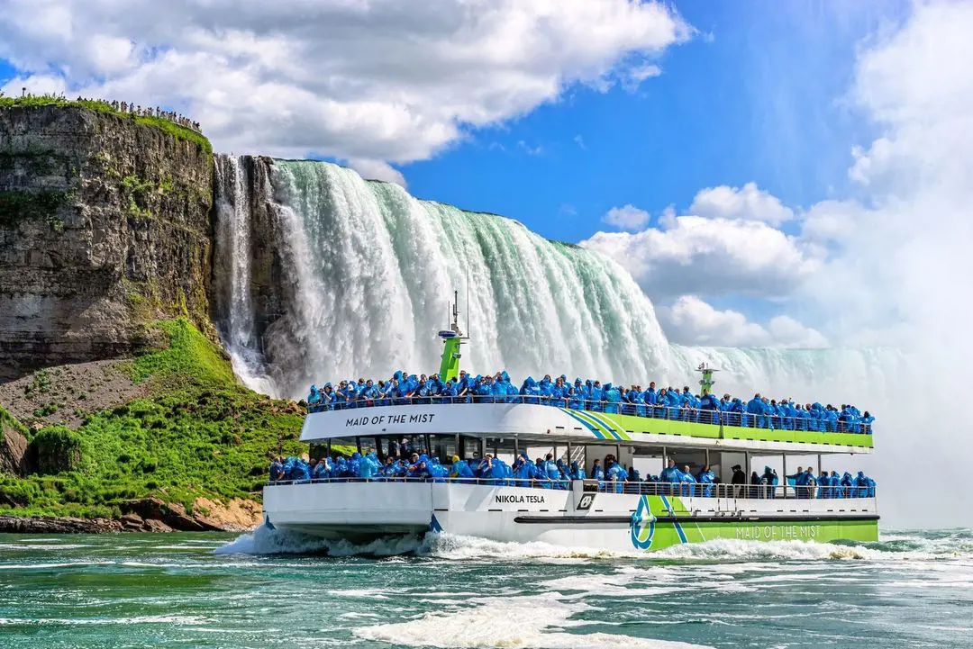 Maid of the Mist boat tour at Niagara Falls State Park, USA (photo by @jtowerphotographer)