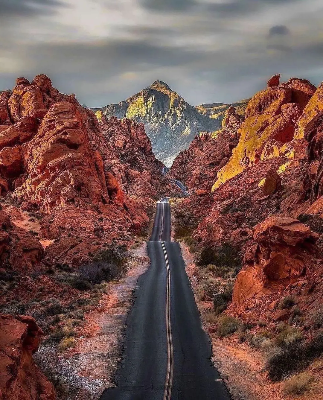 The beautiful view of the road at Valley of Fire State Park and the image clicked by photographer Daniel Kaufman