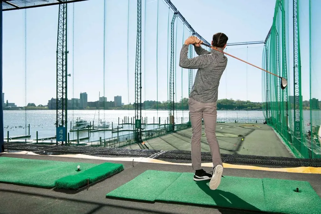 Young or aged, the Chelsea Piers welcome people with numerous sports activities.