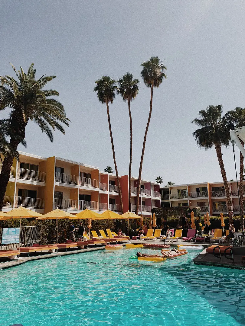 The Saguaro Palm Springs has a relaxing vibe ideal for tranquility. (Photo By: Aran Mtnez)